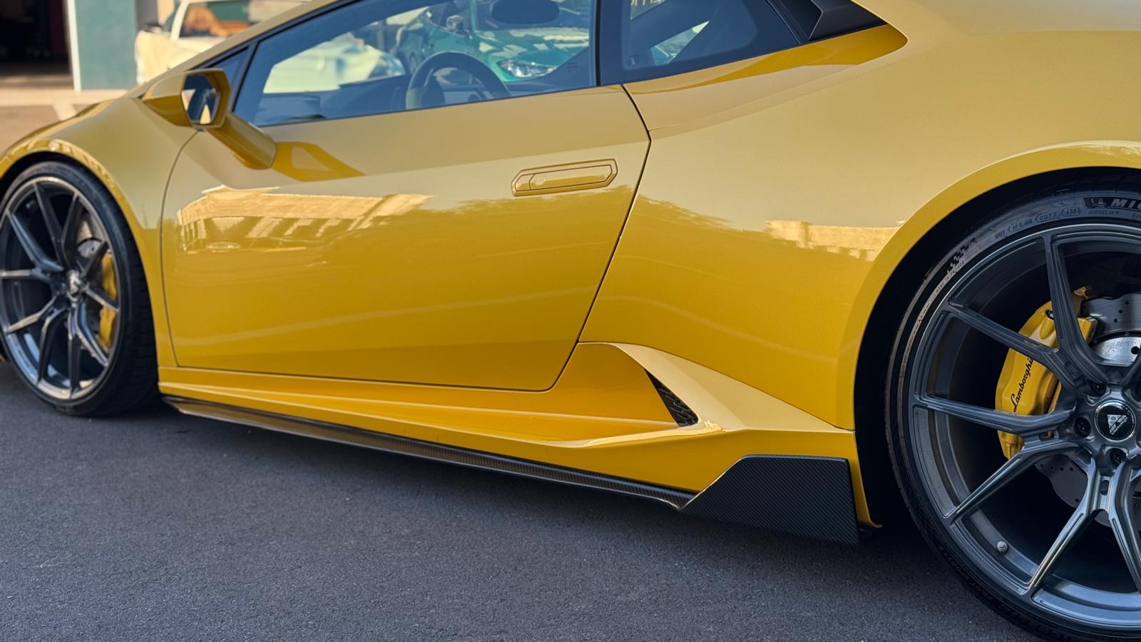 Lamborgini Huracan Carbon Fiber Side Skirt